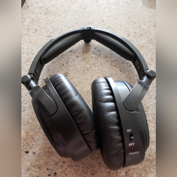 Able Planet noise cancelling headphones - Picture 2 of 2